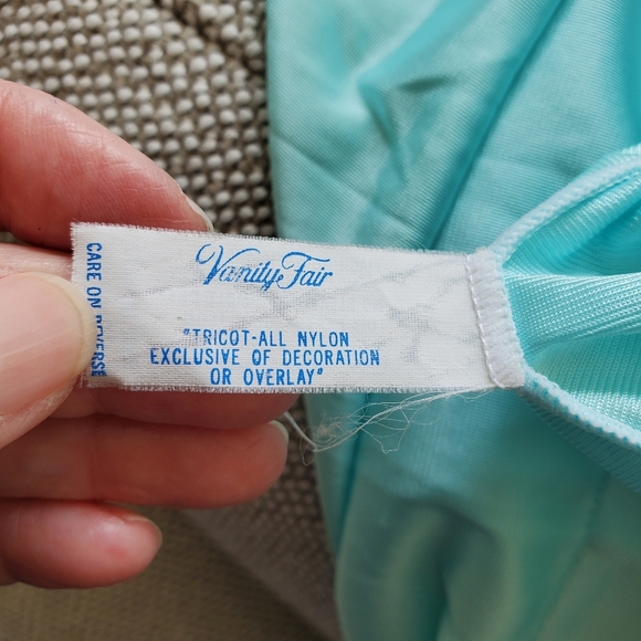 Vanity Fair Short Button Front Robe.  Size Medium - Picture 6 of 6